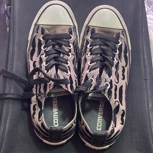 Converse moustache sneaks
